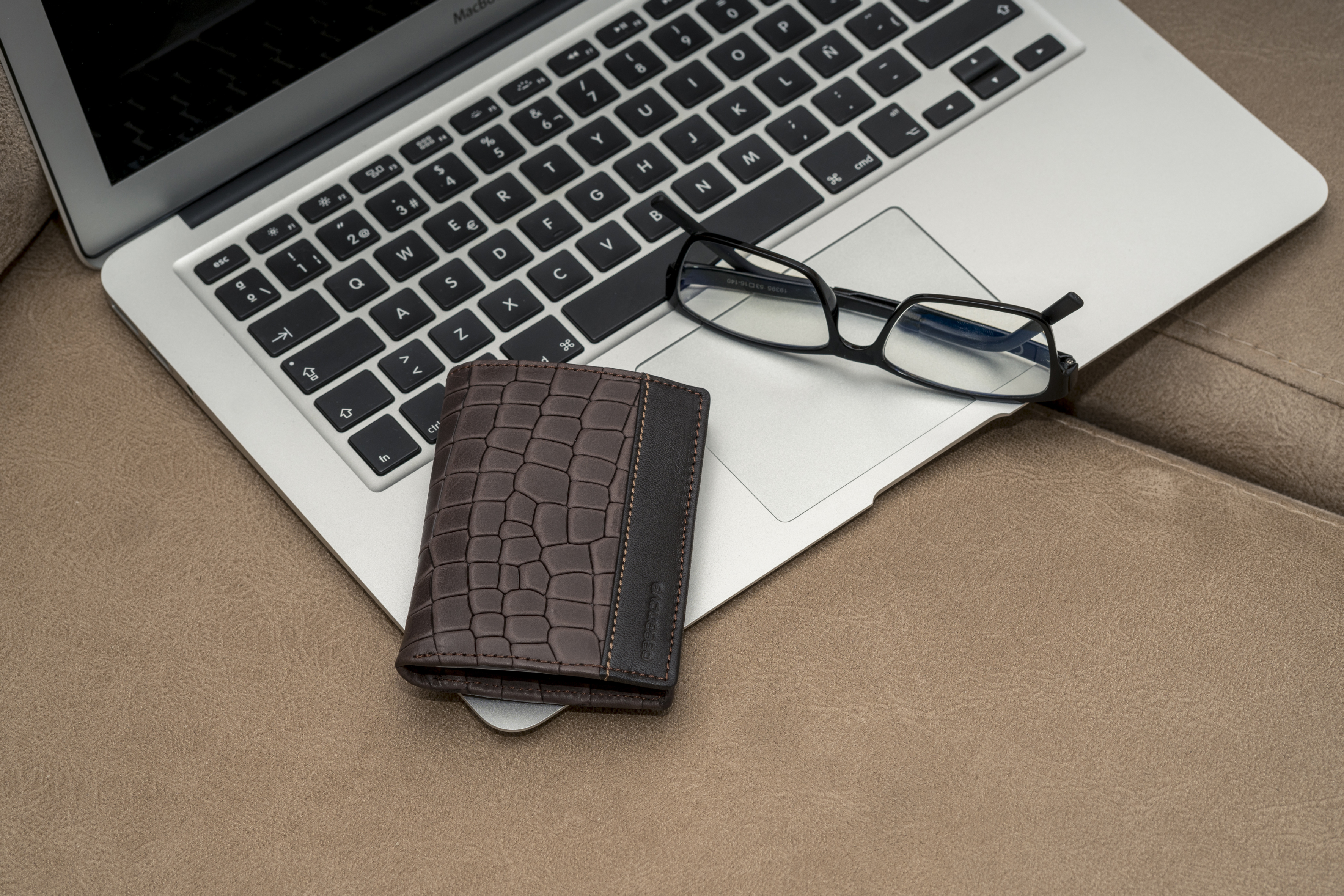 EL CUERO NUNCA PASA DE MODA